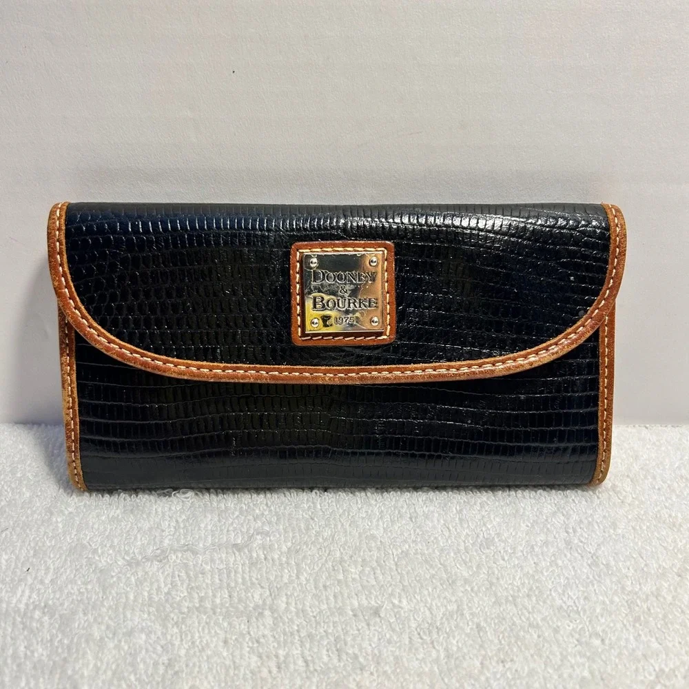 Dooney & Bourke Black Lizard Embossed Leather Continental Clutch Wallet Tan Trim